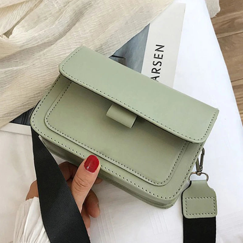 Bolsa Feminina Pequena Quadrada com Alça Larga