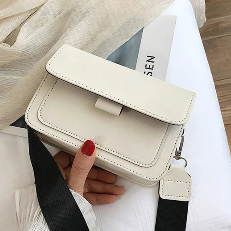 Bolsa Feminina Pequena Quadrada com Alça Larga